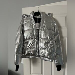 NWT Boohoo Metalic Gray Puffer